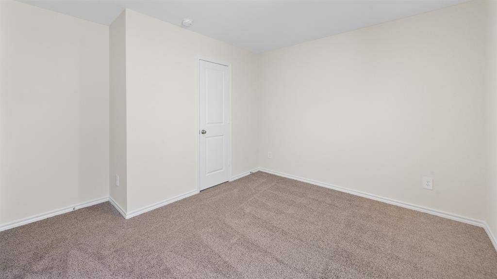 1647 Blaire Drive, Tyler, TX 75702 Neutral-toned wall paint and plush carpet flooring
