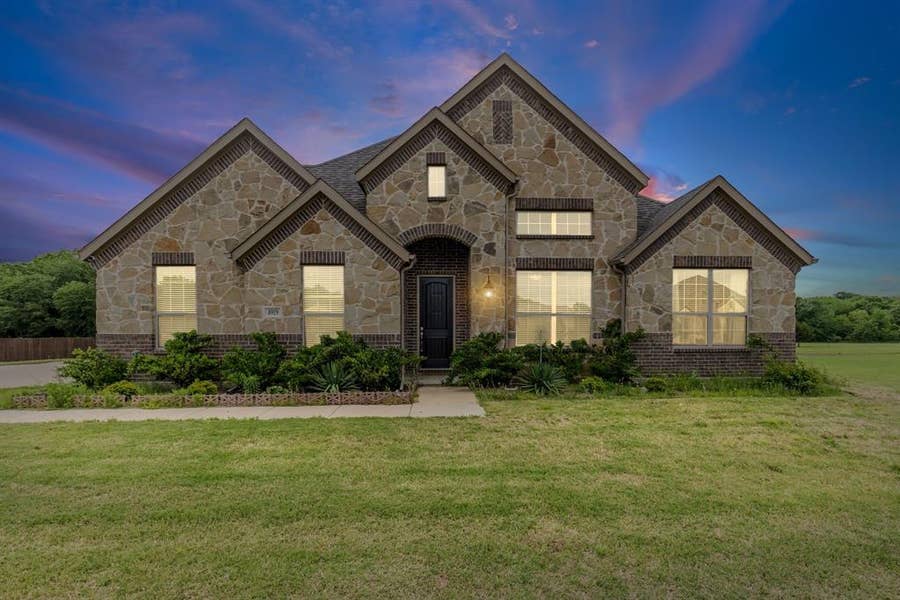 Property photo for 4919 Elizabeth Way, Lone Oak, TX
