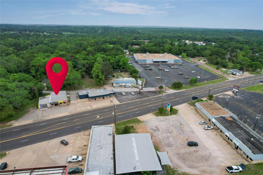 807 W Corsicana Street, Athens, TX 75751 Commercial property situated on a multi-lane road