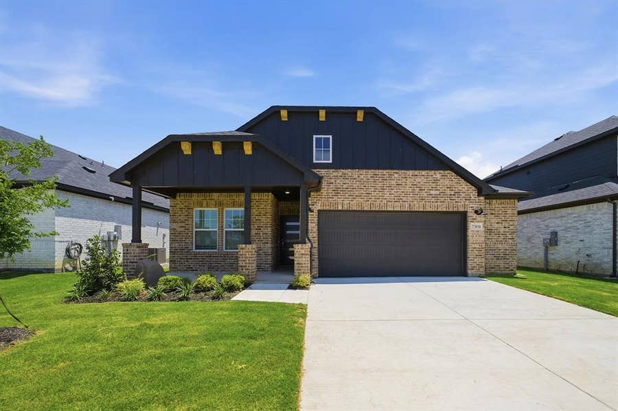 Property photo for 7501 Poplar Drive, Denton, TX