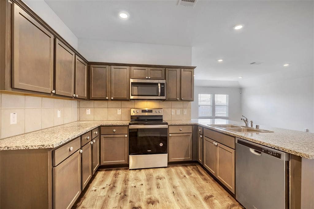 3327 Hawkins Drive, Fate, TX 75189 3327 Hawkins Drive, Fate, TX 75189