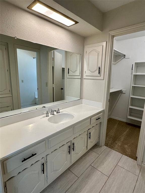 7145 Crooked Oak Drive, Dallas, TX 75248 Separate his and her bathroom areas each with own closet