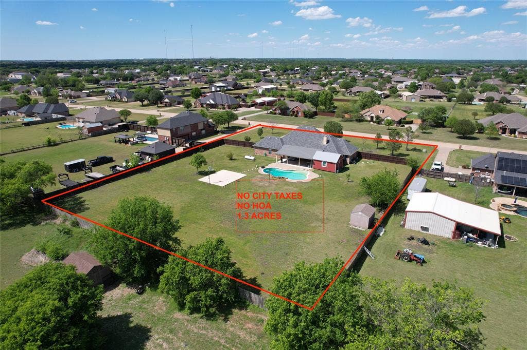 5640 Jennifer Lane, Midlothian, TX 76065 1.3 acres, NO HOA, NO city taxes