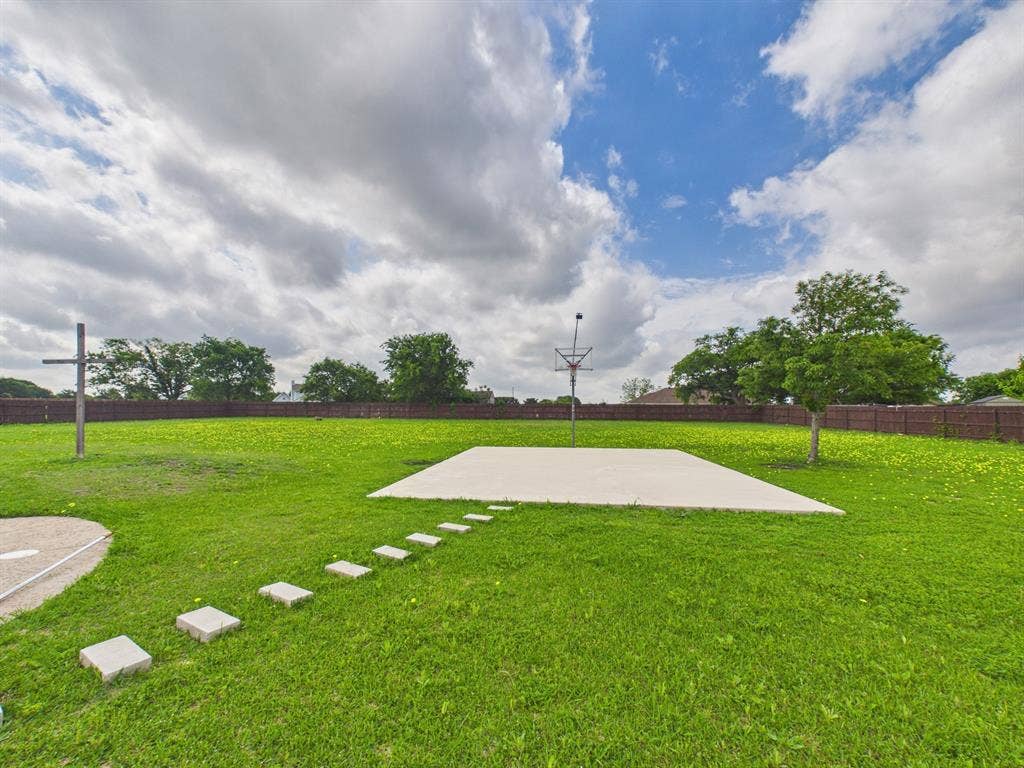 5640 Jennifer Lane, Midlothian, TX 76065 Basketball court put in 2 yrs ago