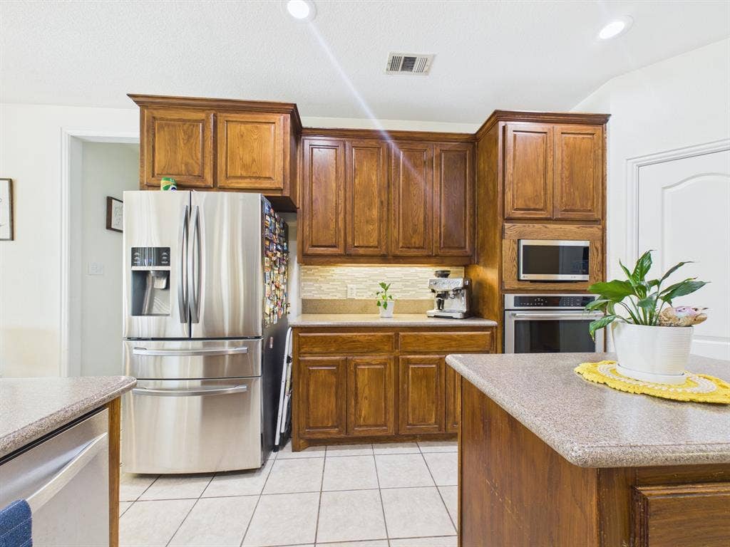 5640 Jennifer Lane, Midlothian, TX 76065 Island workspace