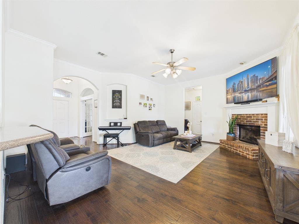 5640 Jennifer Lane, Midlothian, TX 76065 wood engineered flooring