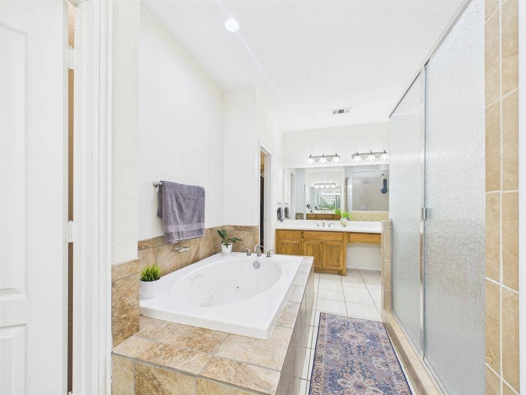5640 Jennifer Lane, Midlothian, TX 76065 Master JACUZZI tub