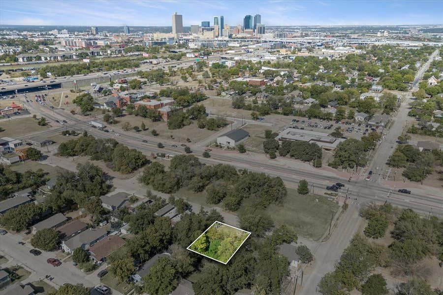 Property photo for 962 E Oleander Street, Fort Worth, TX