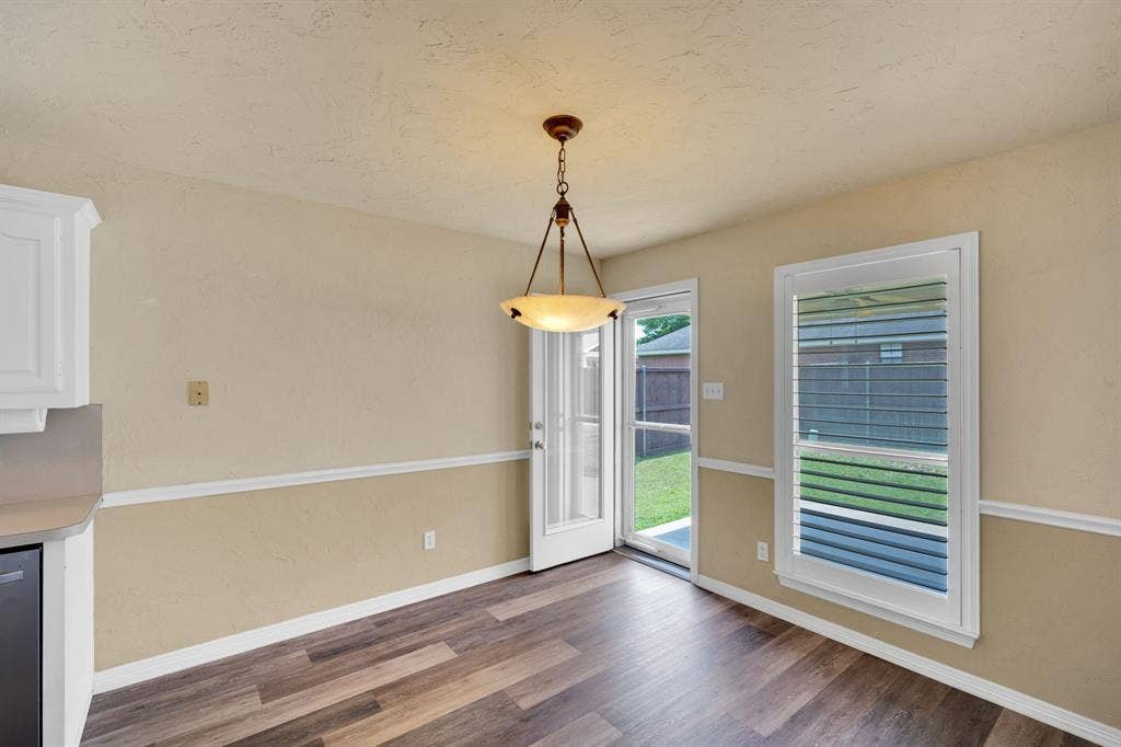 506 Whitney Drive, Midlothian, TX 76065 Dining area featuring wood-finish flooring and a contemporary pendant light fixture