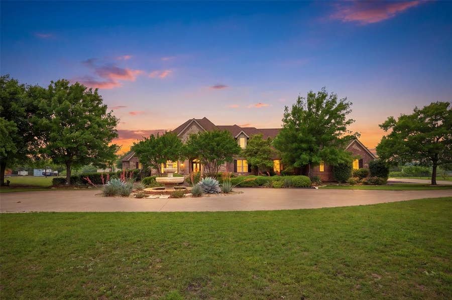 Property photo for 5241 Plainview Road, Midlothian, TX