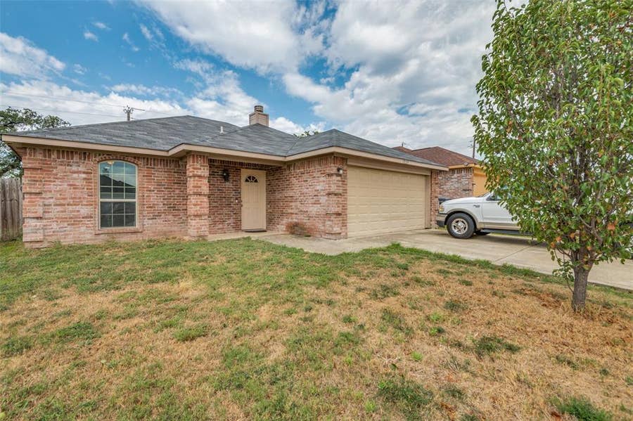 Property photo for 1939 Naira Drive, Dallas, TX