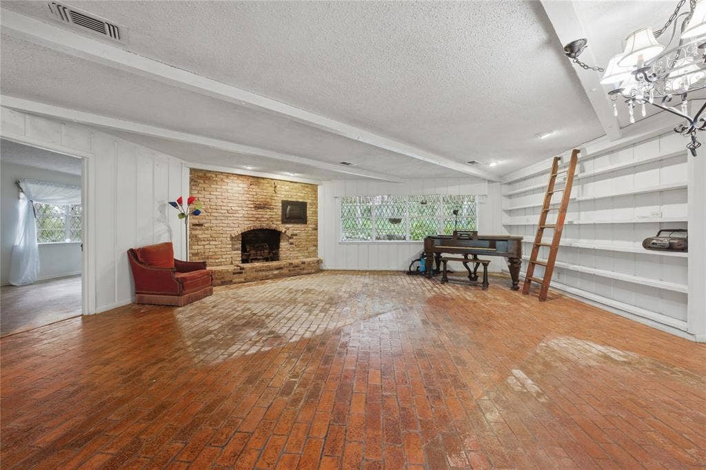 11222 County Road 1201, Malakoff, TX 75148 Gazebo