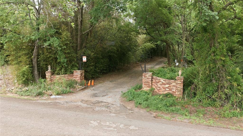 11222 County Road 1201, Malakoff, TX 75148 Entrance of Proprty