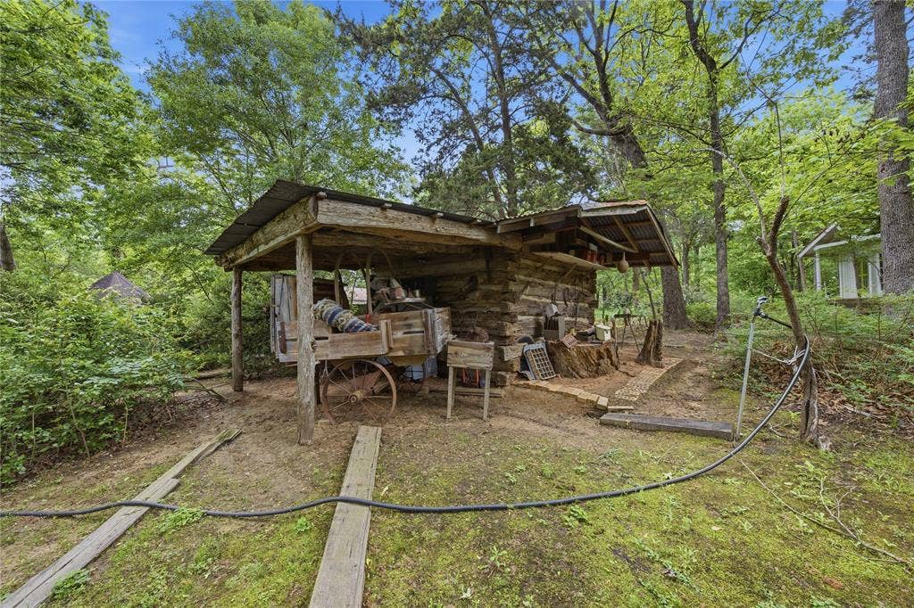 11222 County Road 1201, Malakoff, TX 75148 Backside of log cabin
