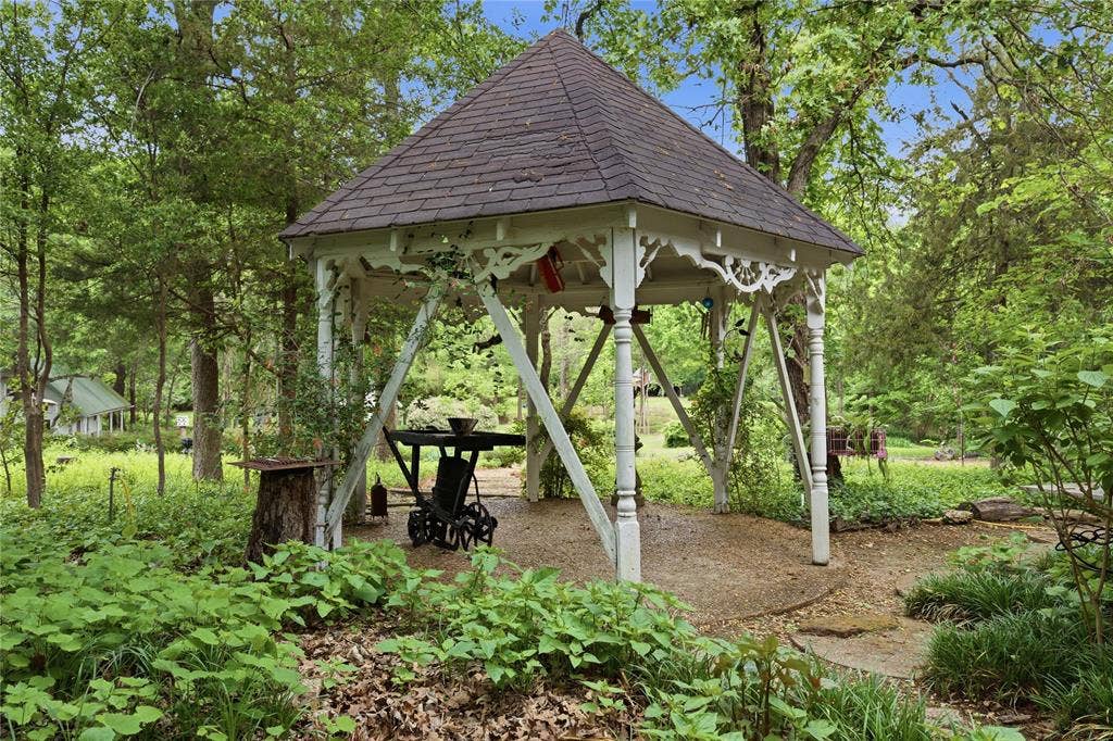 11222 County Road 1201, Malakoff, TX 75148 Gazebo