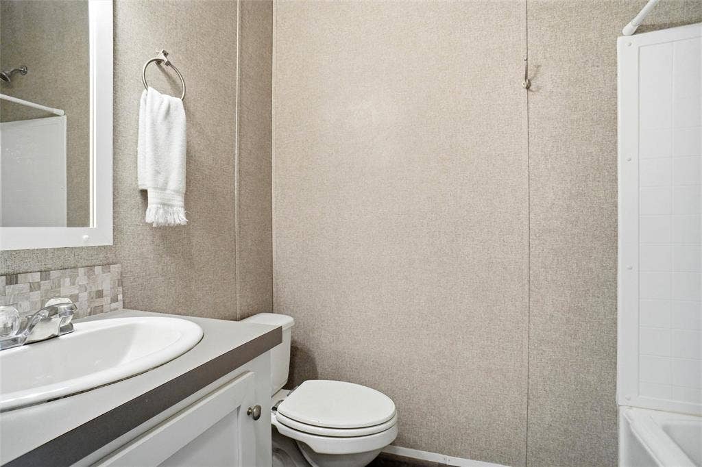 8983 W Odneal Road, Krum, TX 76249 8983 W Odneal Road, Krum, TX 76249