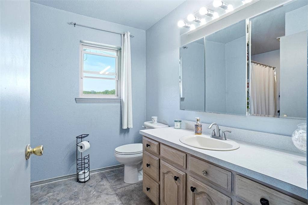 8983 W Odneal Road, Krum, TX 76249 Primary bathroom in house #1 with standup shower.