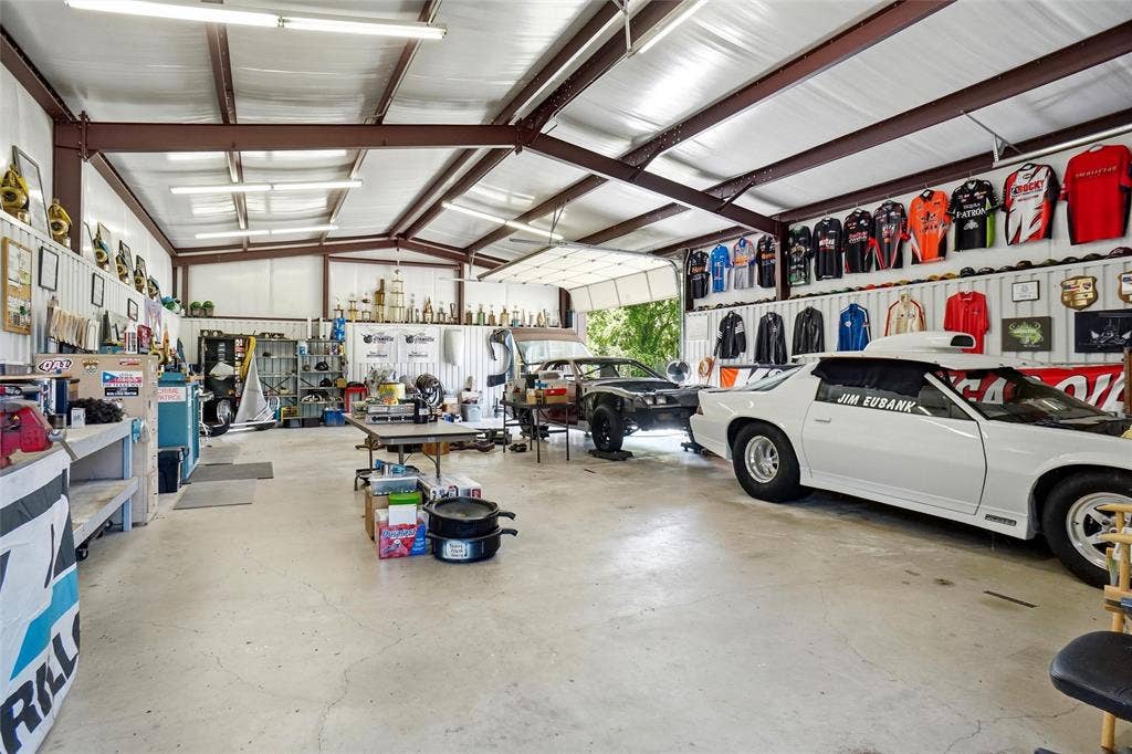 8983 W Odneal Road, Krum, TX 76249 All the items in the shop will be removed upon closing.