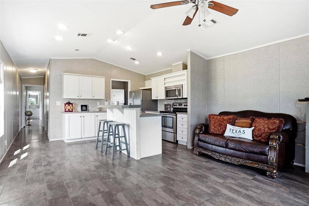 8983 W Odneal Road, Krum, TX 76249 8983 W Odneal Road, Krum, TX 76249