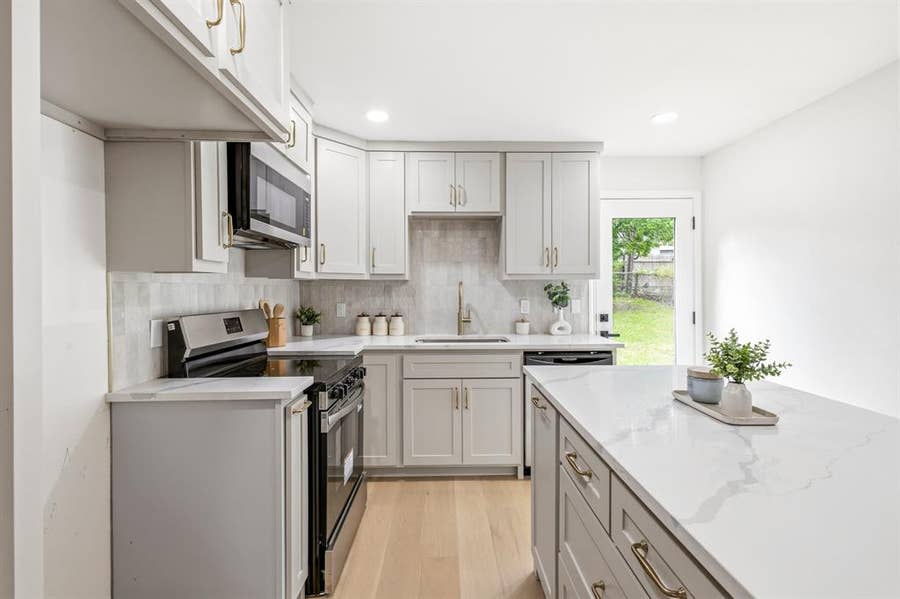 Property photo for 2528 Springvale Drive, Farmers Branch, TX