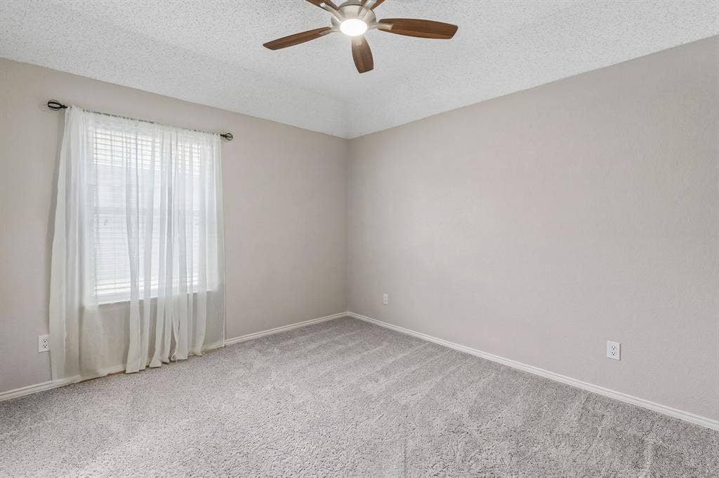 1105 Easton Lane, Allen, TX 75002 Nice size, split, secondary bedroom has en suite access to the hall bath, walk in closet, ceiling fan and carpet.
