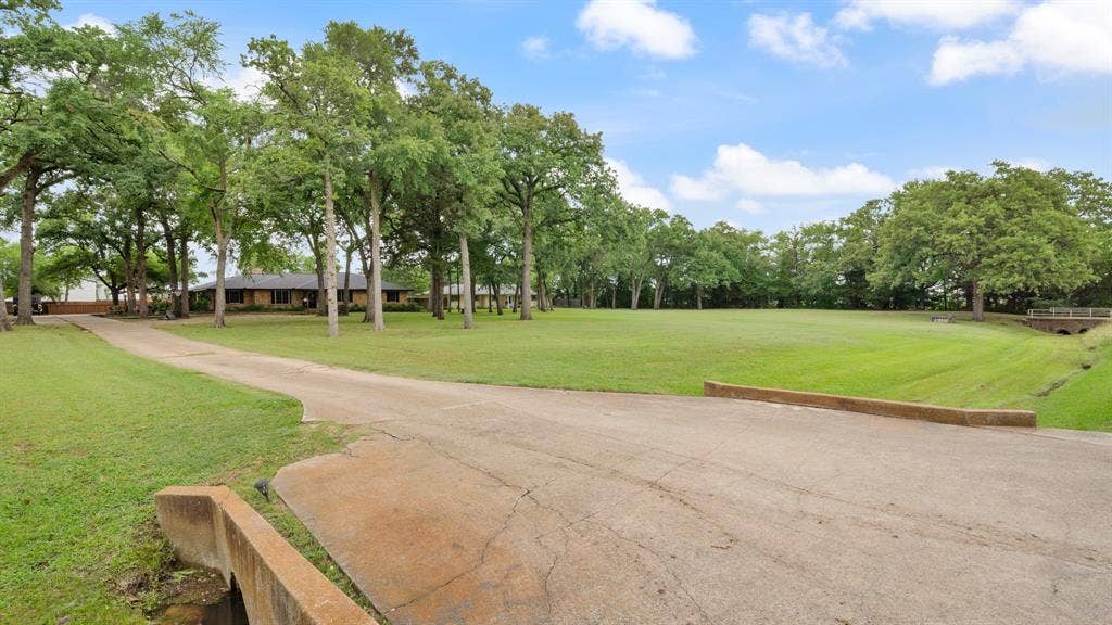 313 Shadywood Lane, Seagoville, TX 75159 driveway