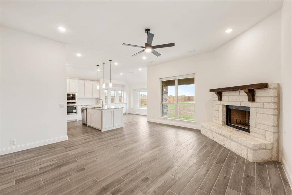409 Loftsmoor Lane, Red Oak, TX 75154 409 Loftsmoor Lane, Red Oak, TX 75154