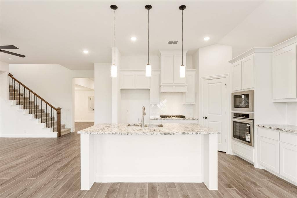 409 Loftsmoor Lane, Red Oak, TX 75154 409 Loftsmoor Lane, Red Oak, TX 75154