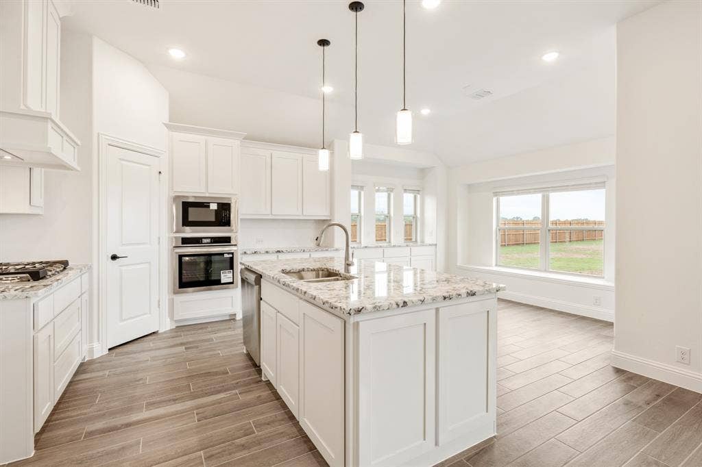 409 Loftsmoor Lane, Red Oak, TX 75154 409 Loftsmoor Lane, Red Oak, TX 75154
