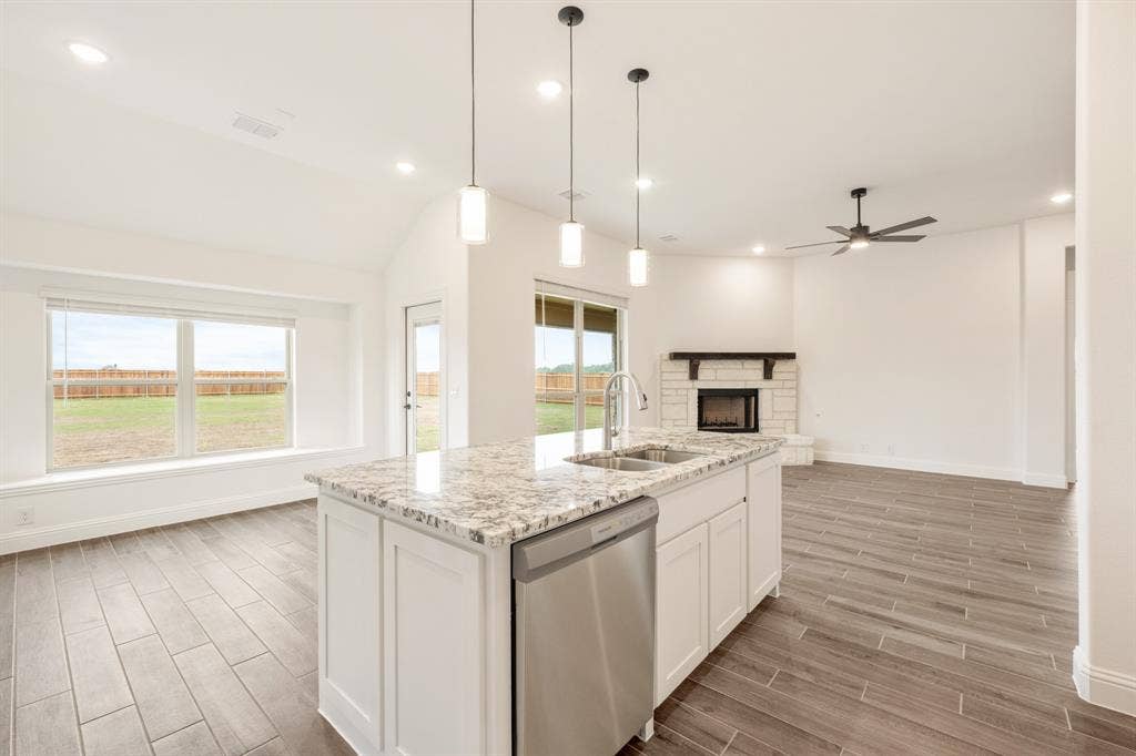 409 Loftsmoor Lane, Red Oak, TX 75154 409 Loftsmoor Lane, Red Oak, TX 75154
