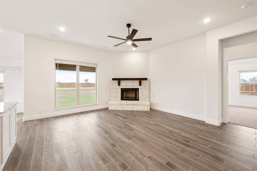 409 Loftsmoor Lane, Red Oak, TX 75154 409 Loftsmoor Lane, Red Oak, TX 75154