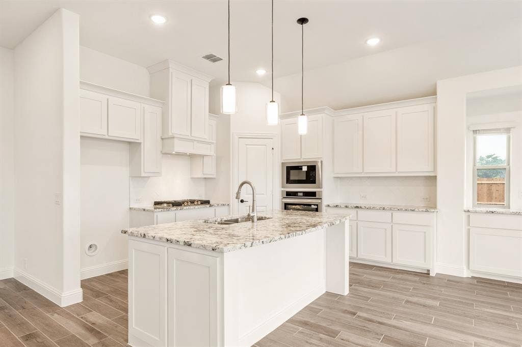 409 Loftsmoor Lane, Red Oak, TX 75154 409 Loftsmoor Lane, Red Oak, TX 75154