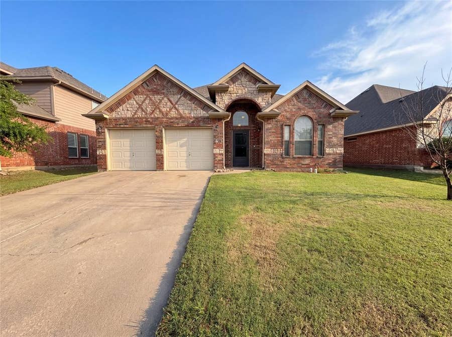 Property photo for 9816 Mullins Crossing Drive, Fort Worth, TX