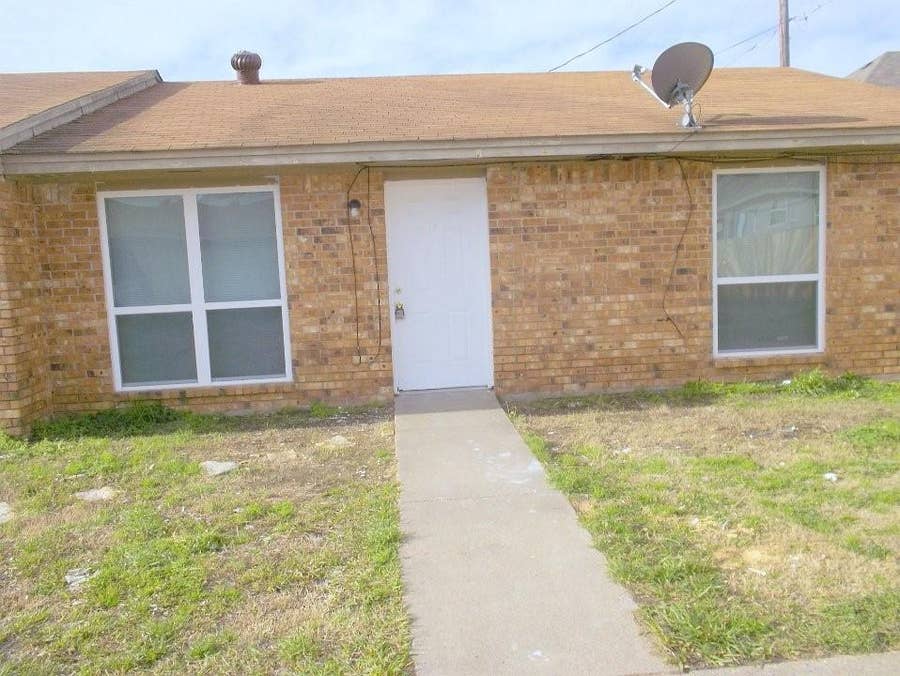 Property photo for 1502 Cardinal Drive, Ennis, TX