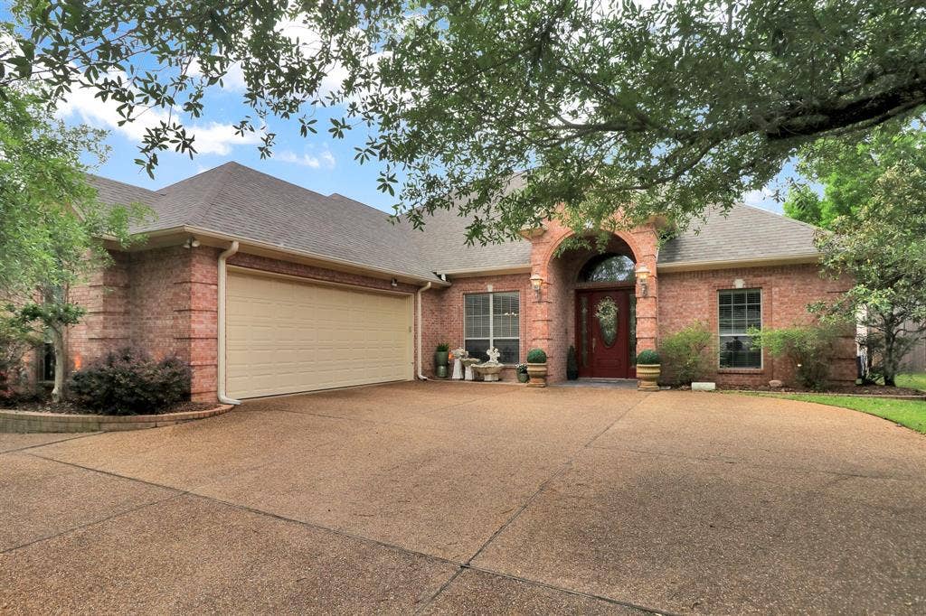 2222 Kennebunk Lane, Tyler, TX 75703 2222 Kennebunk Lane, Tyler, TX 75703