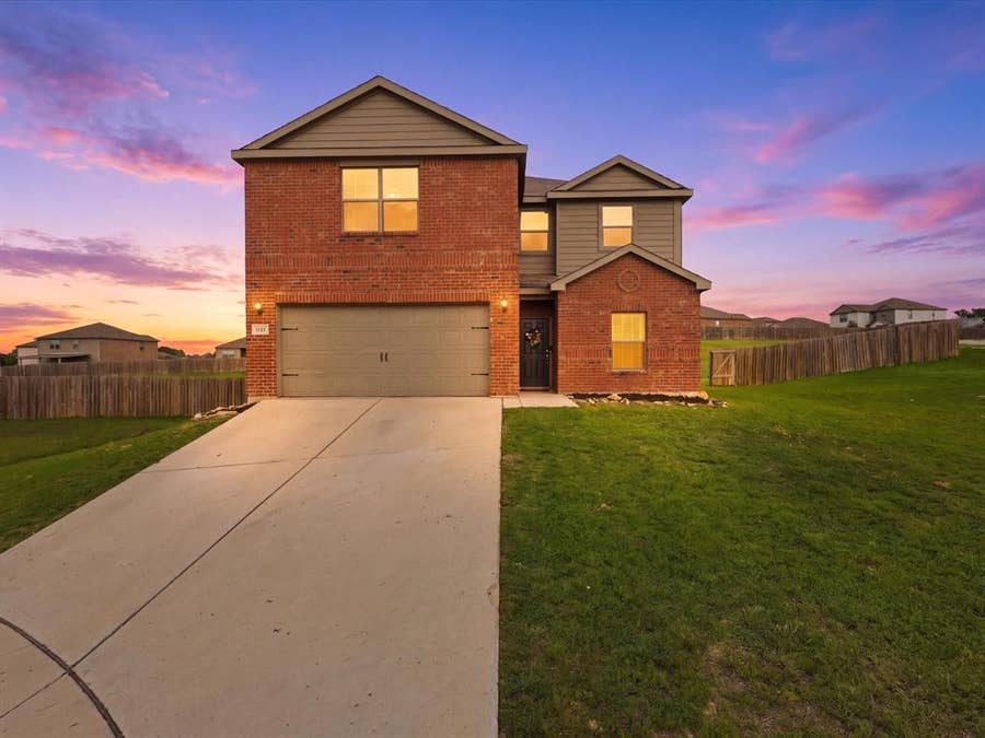 Property photo for 104 Saloon Cove W, Newark, TX
