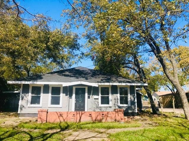 Property photo for 106 W Decatur Street, Ennis, TX