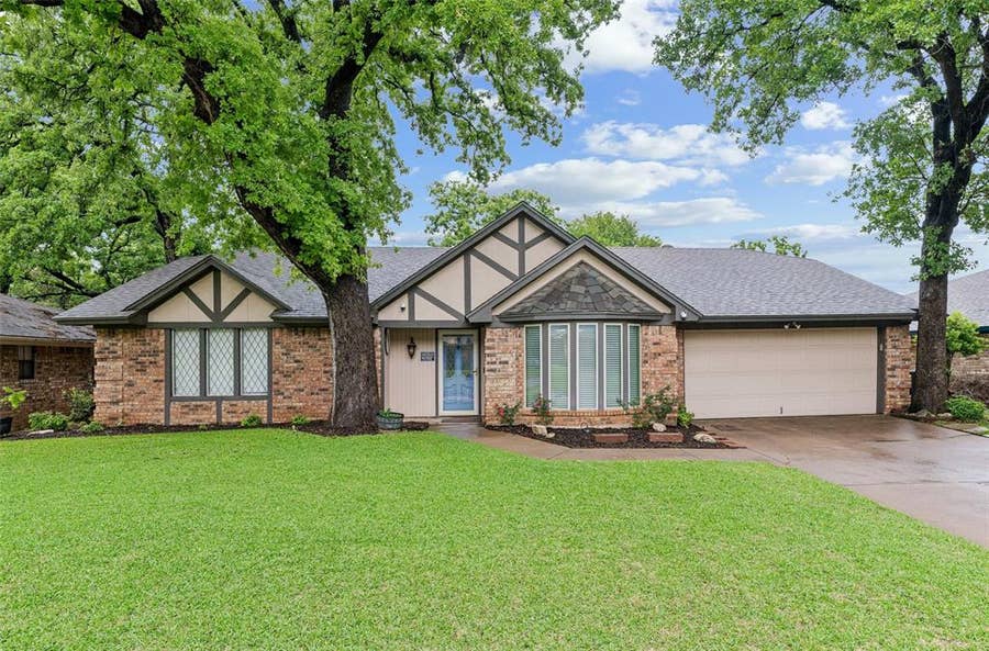 Property photo for 5707 Trail Crest Drive, Arlington, TX
