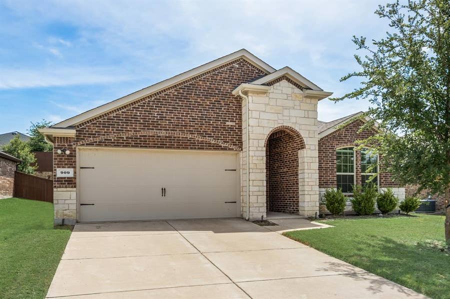 Property photo for 909 Peach Tree Lane, Anna, TX