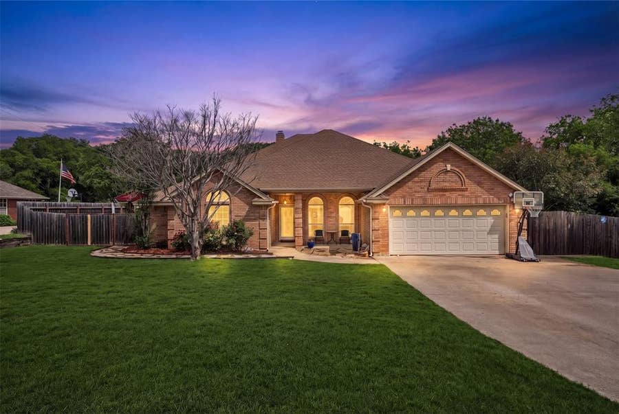 Property photo for 1557 Woodbee Court, Azle, TX