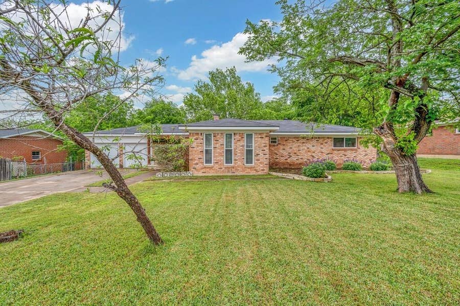 Property photo for 7741 Fairway Road, Woodway, TX