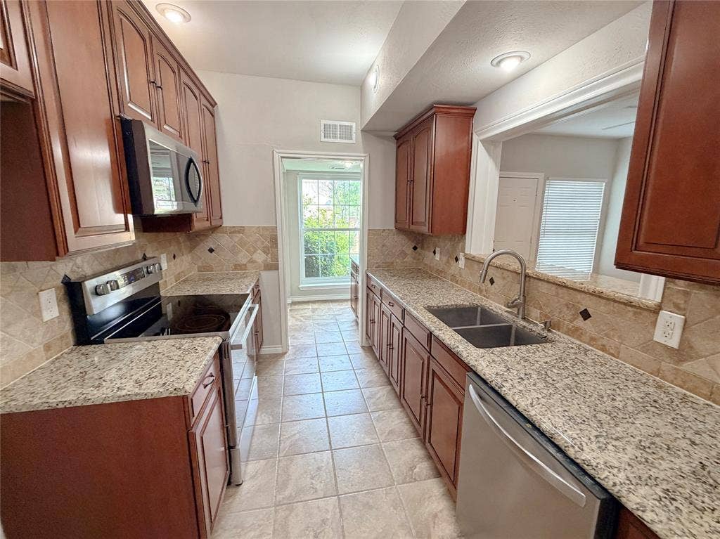 2409 Northlake Court, Irving, TX 75038 2409 Northlake Court, Irving, TX 75038