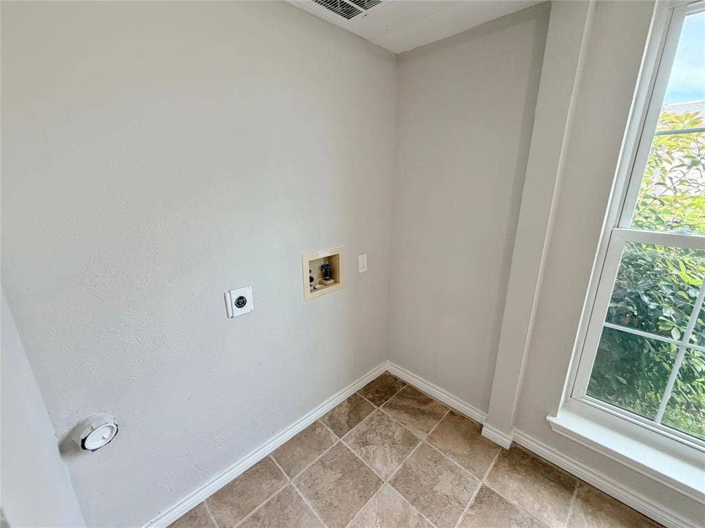 2409 Northlake Court, Irving, TX 75038 2409 Northlake Court, Irving, TX 75038