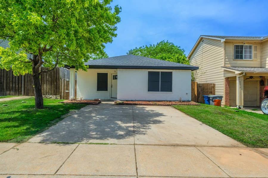 Property photo for 3021 Lago Vista Court, Dallas, TX