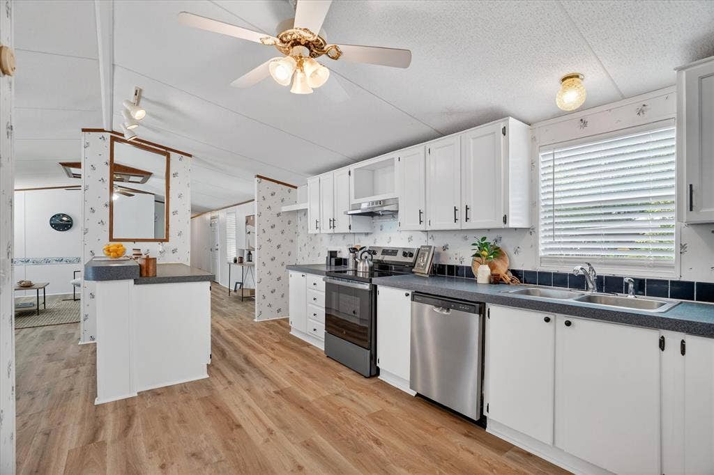 4434 Wildwood Circle, Granbury, TX 76049 4434 Wildwood Circle, Granbury, TX 76049