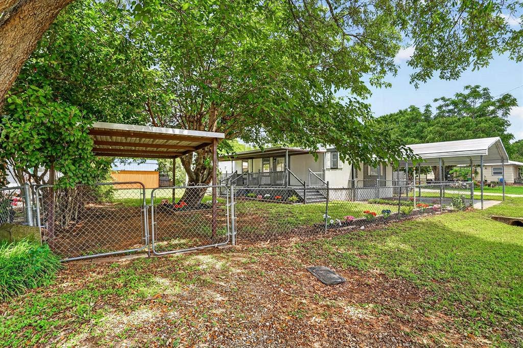 4434 Wildwood Circle, Granbury, TX 76049 4434 Wildwood Circle, Granbury, TX 76049
