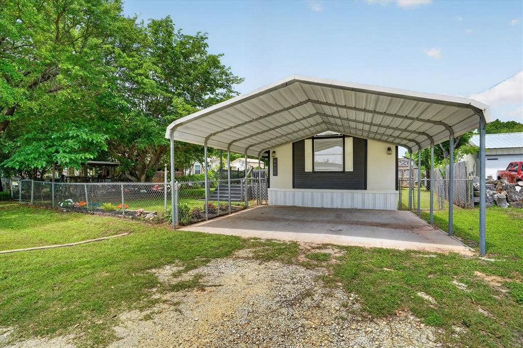 4434 Wildwood Circle, Granbury, TX 76049 4434 Wildwood Circle, Granbury, TX 76049