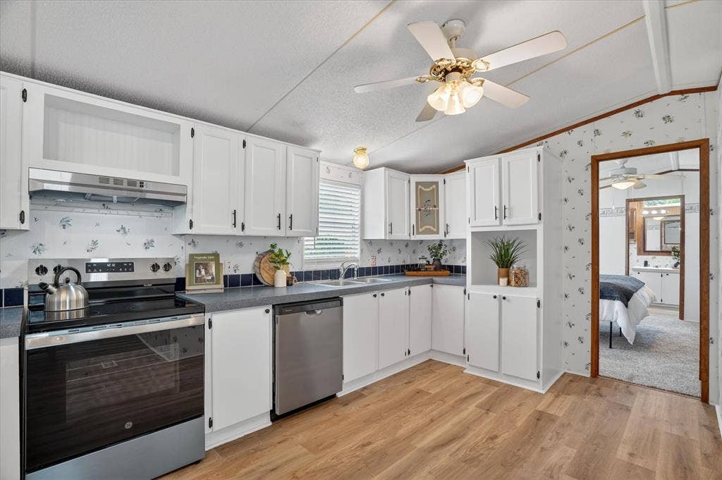 4434 Wildwood Circle, Granbury, TX 76049 4434 Wildwood Circle, Granbury, TX 76049