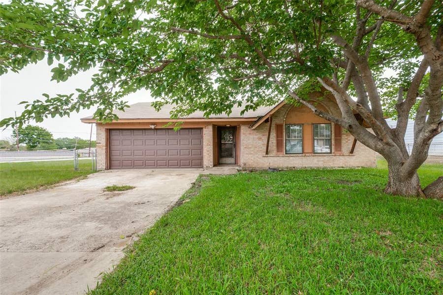 Property photo for 2654 Arlington Lane, Lancaster, TX