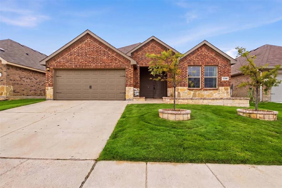 Property photo for 1200 Canterbury Lane, Ennis, TX